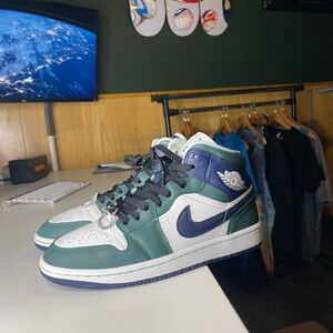 Nike WMNS Air Jordan 1 Mid Navy Green DZ5326-300 Women's Size 8 and 9